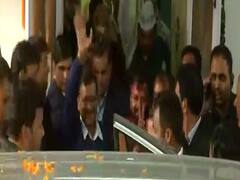 Kejriwal leaves for Hanuman Mandir after winning Delhi elections 