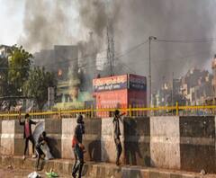 দিল্লি হিংসা: শিববিহারে জ্বালিয়ে দেওয়া হল বাড়ি, সেই ছবি তুলে ধরেছেন আমাদের প্রতিনিধি