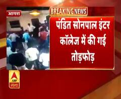 आगरा- नकल ना होने पर छात्रों का हंगामा