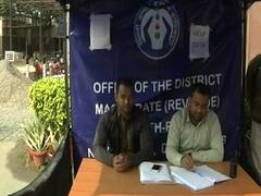 दिल्ली हिंसा: मुआवजे के लिए भरवाए जा रहे फॉर्म, जिनके घर जल गए वो कहां से दिखाएं आधार या वोटर आईडी?