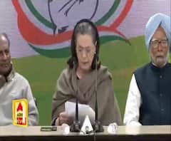 गृहमंत्री को इस्तीफा देना चाहिए- सोनिया