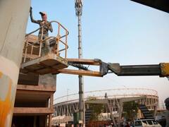 નમસ્તે ટ્રંપઃ રસ્તા પર આવેલી ઝૂંપડપટ્ટી ઢાંકવા રોડ પર કરાઈ સાત ફૂટ ઊંચી દિવાલ, જુઓ વીડિયો