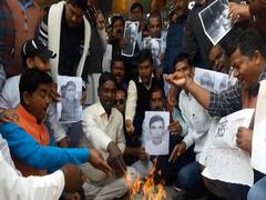 Bihar: Nitish Kumar की सदबुद्धि के लिए Vaishali में नियोजित शिक्षकों ने किया हवन