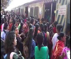 Reporter Stories: শিয়ালদা কৃষ্ণনগর লাইনে ট্রেন বাতিলের জের, যাত্রী দুর্ভোগের ছবি সোদপুর স্টেশনে