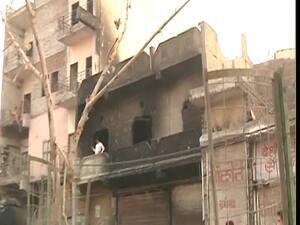 Seedha Sawal LIVE from outside Tahir Hussain's house in Chand Bagh