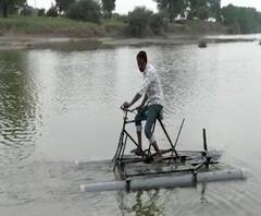 Bicycle Boat | वाशिमच्या शेतकऱ्याने बनवली पाण्यावर चालणारी सायकल | ABP Majha 