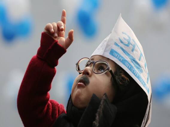 Delhi Election 2020: Kejriwal की जीत से समर्थकों और परिवार में बेतहाशा खुशी, देखिए