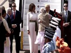 નમસ્તે ટ્રંપઃ ડોનાલ્ડ ટ્રંપ પ્લેનમાંથી બહાર આવતાં જ PM મોદી તેમની ભેટી પડ્યા, મેલેનિયા સાથે મિલાવ્યા હાથ, જુઓ વીડિયો