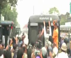 টালিগঞ্জে সিএএ-র সমর্থনে বিজেপির মিছিলে ধুন্ধুমার, গ্রেফতার কৈলাস বিজয়বর্গীয়, মুকুল রায় 