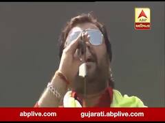 નમસ્તે ટ્રંપઃ કીર્તિદાન ગઢવીએ મોટેરા સ્ટેડિયમમાં કર્યું પર્ફોમન્સ, જુઓ વીડિયો