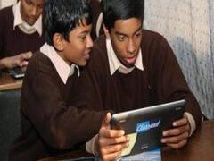 ગુજરાતમાં ટેબ્લેટને લઈને ગરમાઇ રાજનીતિ, જુઓ વીડિયો