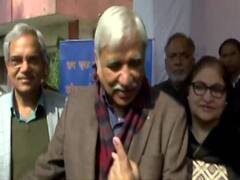 मुख्य चुनाव आयुक्त Sunil Arora ने किया मतदान | Delhi Election 2020 Voting
