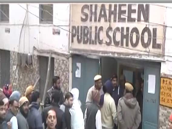 Delhi Election 2020 Voting: Shaheen Bagh में वोटिंग के लिए लगी काफी लंबी लाइन | Ground Report