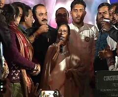 রানি রাসমণি অ্যাভিনিউয়ে টিএমসিপির ধর্নামঞ্চে মমতা, আন্দোলন চালিয়ে যাওয়ার বার্তা