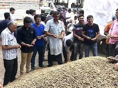 બેડી માર્કેટ મચ્છર વિવાદઃ કૂવાડવા પોલીસે 300 લોકોના ટોળા સામે નોંધ્યો ગુનો, જુઓ વીડિયો