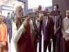 Eefense Expo 2020 में PM Modi ने थामी बन्दूक और खुद लगाया निशाना