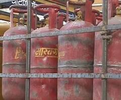 Gas Cylinder | विनाअनुदानित गॅस सिलिंडरच्या दरात तब्बल 145 रुपयांची वाढ | ABP Majha