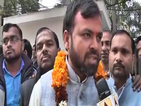 Kapil Mishra को हराने वाले Akhilesh Tripathi ने भरोसा करने के लिए Kejriwal और जनता का किया धन्यवाद