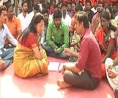 Maratha Andolan | आझाद मैदानावर मराठा तरुणांचं आंदोलन, खासदार सुप्रिया सुळेंची आदोलकांशी चर्चा | ABP Majha