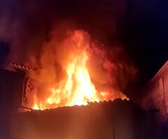 Bhiwandi Fire | भिवंडी-खोका कंपाऊंड परिसरात भंगाराच्या गोदामाला आग