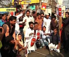 ৭ মাসে ৬ বার রান্নার গ্যাসের মূল্যবৃদ্ধি, প্রতিবাদে রাজাবাজারে কংগ্রেসের পথ অবরোধ