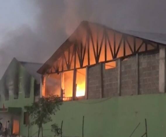 Dumping Yard Fire | वर्ध्यातील डम्पिंग यार्डला आग, आगीवर नियंत्रण मिळवण्यासाठी प्रयत्न सुरू | ABP Majha