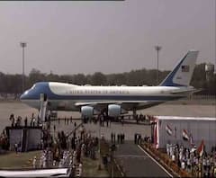 ভারতের মাটি ছুঁয়েছে ট্রাম্পের এয়ার ফোর্স ১ বিমান, সঙ্গে স্ত্রী ও কন্যা 