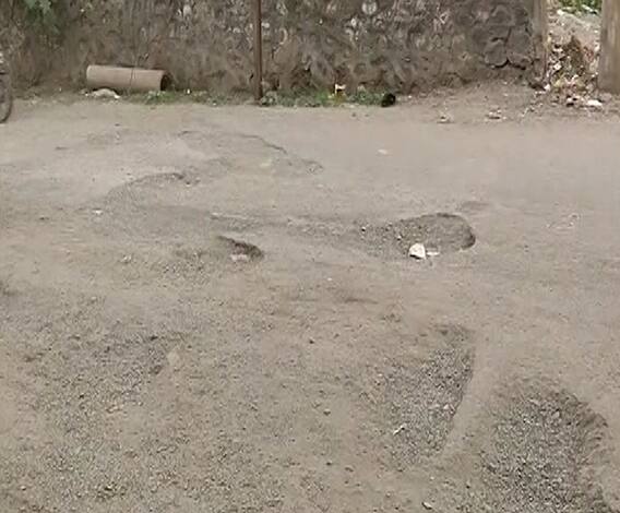 तक्रारीनंतरही खड्डे न बुजवल्यास अधिकाऱ्यांवर गुन्हे दाखल करा : औरंगाबाद खंडपीठ | ABP Majha