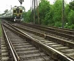 স্বয়ংক্রিয় সিগনালিং ব্যবস্থার কাজের জন্য শিয়ালদা মেন শাখায় আজ বাতিল ৫২টি ট্রেন, কোন কোন ট্রেন আছে এই তালিকায় দেখুন