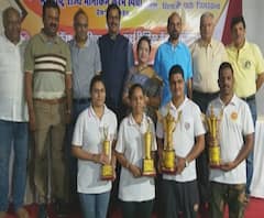 Carrom competition | राज्य मानांकन कॅरम स्पर्धा : विकास धारियाला पुरुषांचं तर, आयेशा साजिदला महिलांचं विजेतेपद 