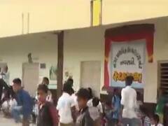 નવસારીઃ જર્જરીત શાળામાંથી બાળકોને ખસેડાયા અન્ય જર્જરીત શાળામાં, જુઓ વીડિયો