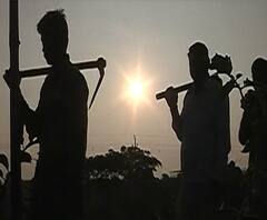 Farmer Loan | बॅंकांकडून कर्जाची मनमानी वसुली? 50 हजारांच्या कर्जावर दीड लाखांचं व्याज? स्पेशल रिपोर्ट