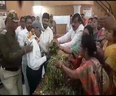 Nashik Garbage | नाशिकमध्ये कचरा प्रश्न पेटला, नगरसेवकांनी मनपा सभागृहात टाकला कचरा