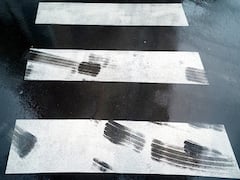 Bus collides with truck on Agra-Lucknow Expressway, several injured