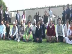 Delhi: Kejriwal reaches Rajghat, calls for restoration of peace