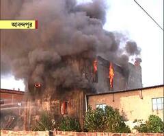 চৌবাগার কাছে প্লাস্টিকের গুদামে বিধ্বংসী আগুন, ঘটনাস্থলে দমকলের ১০টি ইঞ্জিন