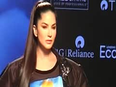 Lakme Fashion Week 2020 में Sunny Leone, Ananya Pandey समेत तमाम सितारों ने रैंप पर बिखेरा जलवा