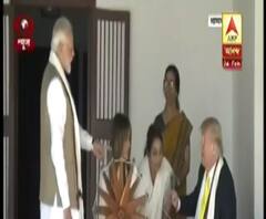 দেখুন, সবরমতী আশ্রমে চরকায় সুতো কাটার পদ্ধতি হাতেকলমে দেখলেন সস্ত্রীক ট্রাম্প 