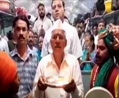 Sinhagad Express मध्ये शिवजयंती साजरी, बाल शाहिरांकडून पोवाडे सादर | ABP Majha