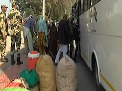 Nearly 2 dozen Hindu families arrived in India with visas from Pakistan