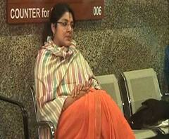 পোলবায় আহত ছাত্রদের দেখতে গেলে লকেটকে বাধা দেওয়ার অভিযোগ, অনুমতি না নিয়ে এলে সাক্ষাৎ‍ নয়, জানিয়ে দেয় এসএসকেএম কর্তৃপক্ষ