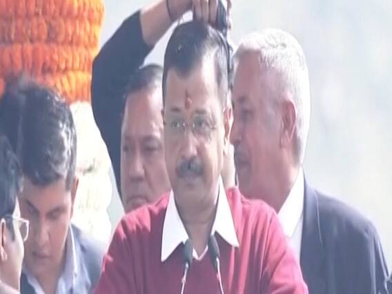 Arvind Kejriwal ने कैबिनेट के साथ तीसरी बार Delhi के सीएम पद की शपथ ली