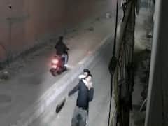 Man strangulates pedestrians for loot, caught on CCTV | Sansani