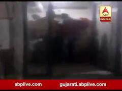 અમદાવાદઃ દરિયાપુરમાં ATMમાંથી ડબલ પૈસા નીકળતા લોકોની ભીડ, જુઓ વીડિયો