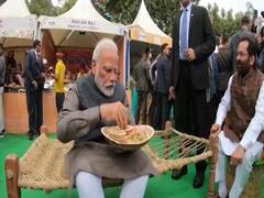 'Hunar Haat' का PM Modi ने किया दौरा, लिट्टी-चोखा का लिया स्वाद