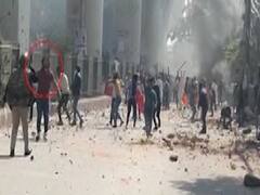 Delhi police की नाकामी तो देखिए, गोली चलाने वाला शाहरुख गिरफ्तार नहीं, फरार है । Master Stroke