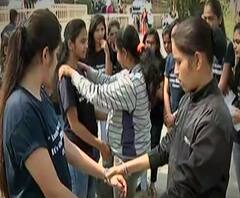 Nirbhaya Pathak | मुलींची छेड काढाल तर खरं नाही, कॉलेजच्या प्रांगणात सर्वांसमोर उठाबशांची शिक्षा