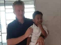 Steve Waugh meets 'diaper boy cricketer' at his home