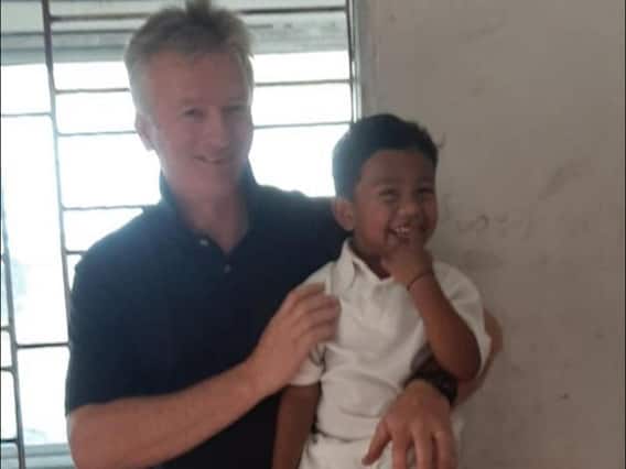 Steve Waugh meets 'diaper boy cricketer' at his home