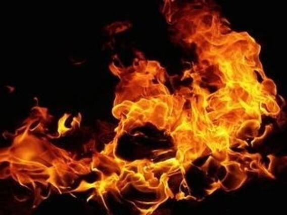 વડોદરાઃ મકરપુરા GIDCના કારખાનામાં લાગી ભીષણ આગ, જુઓ વીડિયો